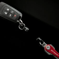 KeySmart MagConnect Magnetic Quick Disconnect -Multifunctional Tool Store KS814BLK KeySmart MagConnect Black with Keys Separated