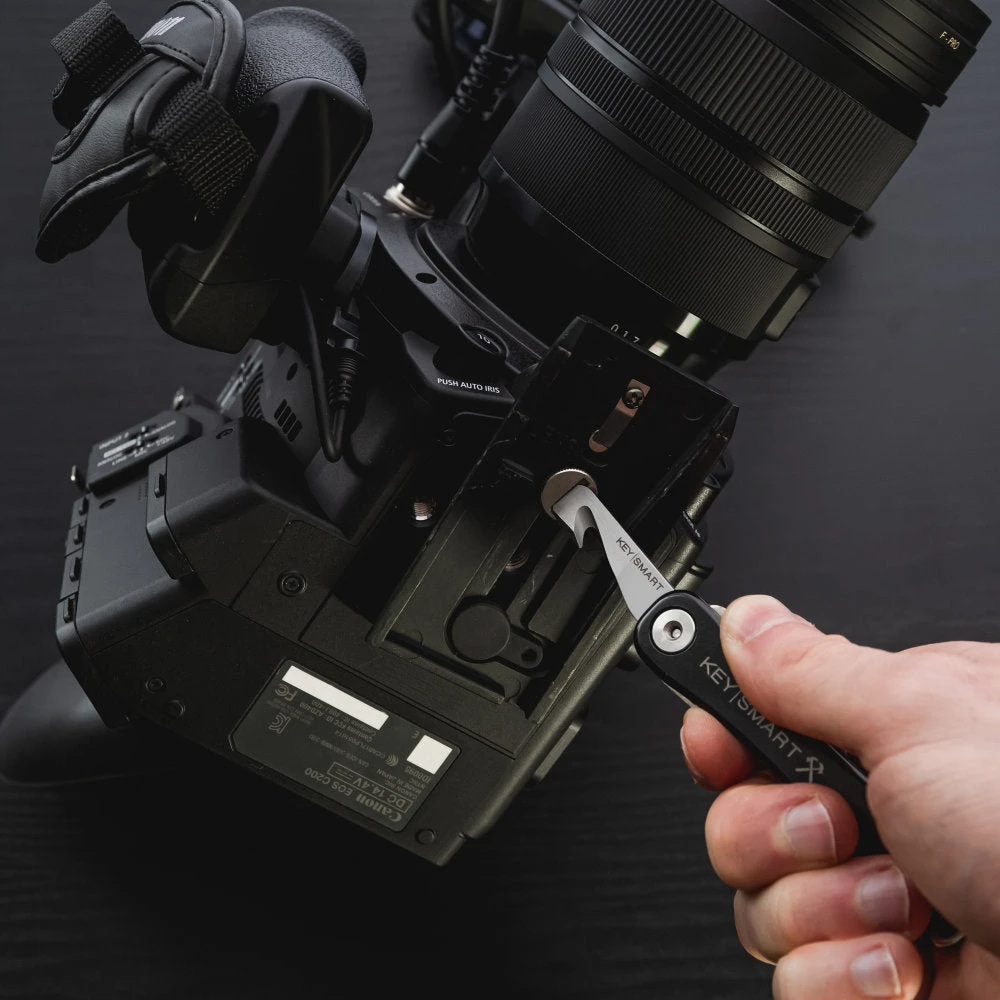 KeySmart 4-in-1 Keychain Multi-tool 5 KeySmart 4-in-1 Keychain Multi-tool - Image 3