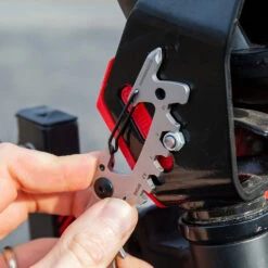 KeySmart AllTul Raptor Keychain Multi-tool -Multifunctional Tool Store KS824 SS RPT lifestyle 6