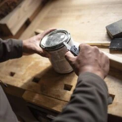 Leatherman FREE K4 Multipurpose Knife -Multifunctional Tool Store LT832664 Leatherman Free K4 Pry Tool in Use