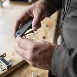 Leatherman FREE K4 Multipurpose Knife -Multifunctional Tool Store LT832664 Leatherman Free K4 in Hand