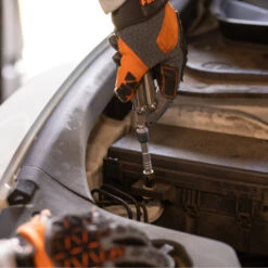 Leatherman Ratchet Driver -Multifunctional Tool Store LT931030 Leatherman Ratechet Driver in Use Engine Repair