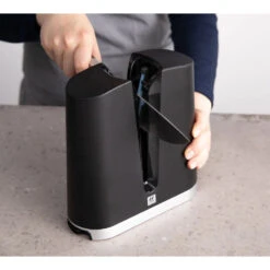V-Edge Knife Sharpener By Zwilling J.A. Henckels -Multifunctional Tool Store ZH32605 000 in Use