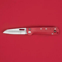 Leatherman FREE K2 Multipurpose Knife, Crimson -Multifunctional Tool Store free k2 crimsonLT832889 Leatherman Free K2 Crimson on Crimson