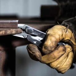 Leatherman Crunch Multi-Tool With Nylon Sheath -Multifunctional Tool Store lt68010201k lifestyle1 x1000 e18c77f7 55f6 4142 b023 d0ea23e23603