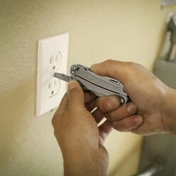 Leatherman Sidekick Multi-Tool With Nylon Sheath -Multifunctional Tool Store ltsidekick flatscrewdriver1x1000