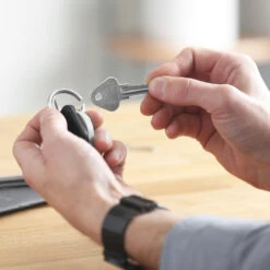 Orbitkey Ring -Multifunctional Tool Store okrngsvcc inuse x1000 29573c28 c419 48ae b0fe 3ff56eee1bf8