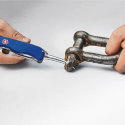 Victorinox Skipper Pro Lockblade Swiss Army Knife -Multifunctional Tool Store sa85032mw marlin spike in use 2 x1000 54e3dd0b b93c 4365 a948 cc914f4eb6d8